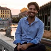 Mi chiamo Massimo Cafarda, laureato in Giurisprudenza con lode all'università degli Studi di Milano